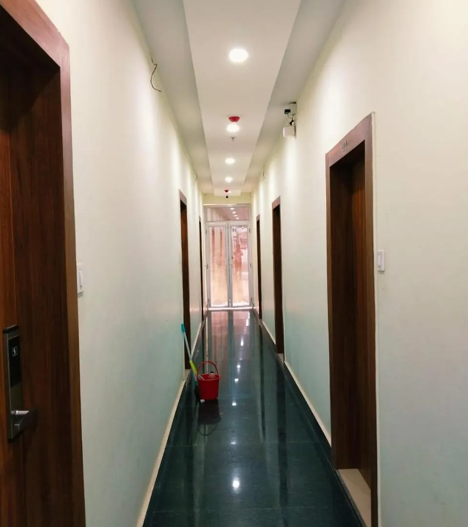 Hotel Shree Radha Krishna Varanasi 2*,  Índia