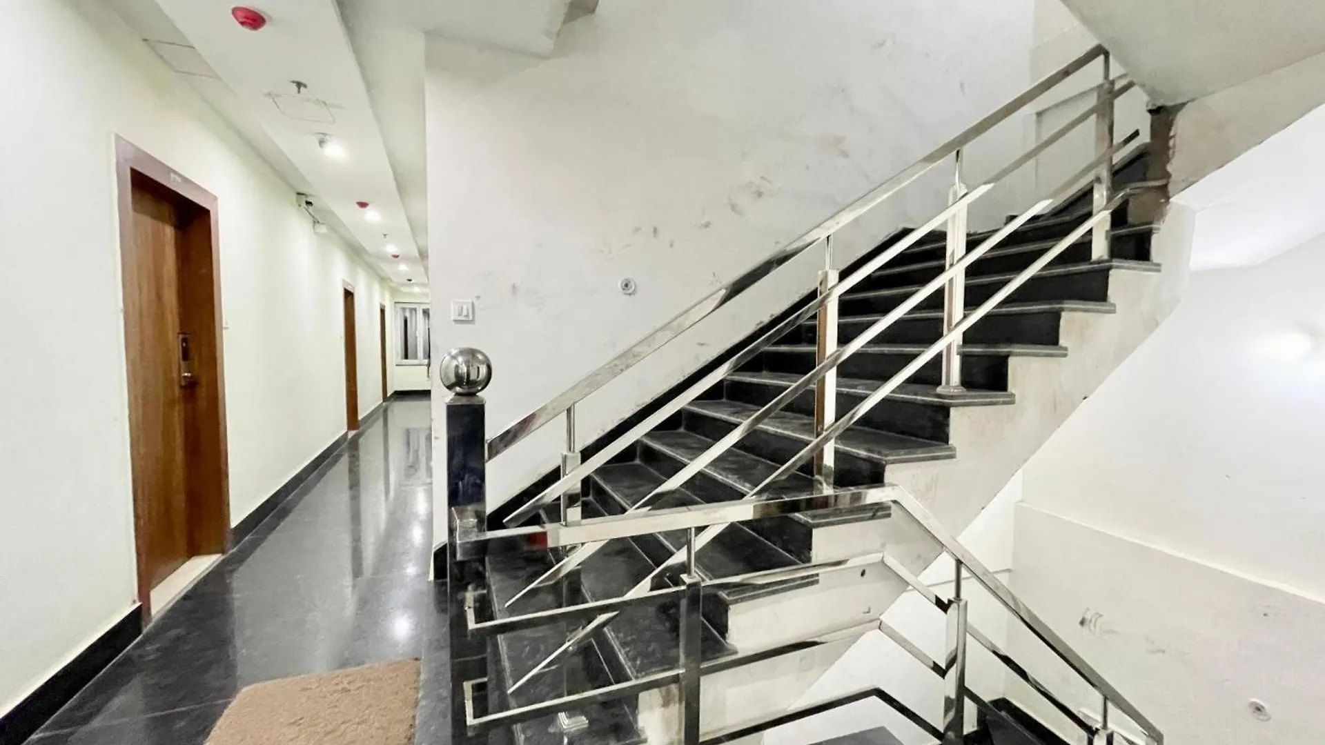 Hotel Shree Radha Krishna Варанаси